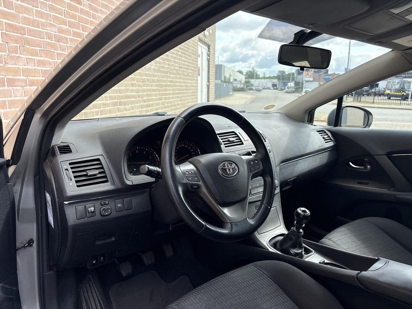 Toyota Avensis 2.0 D-4D Comfort | Climate | Cruise |, Avensis, Zwart, Bedrijf, Te koop