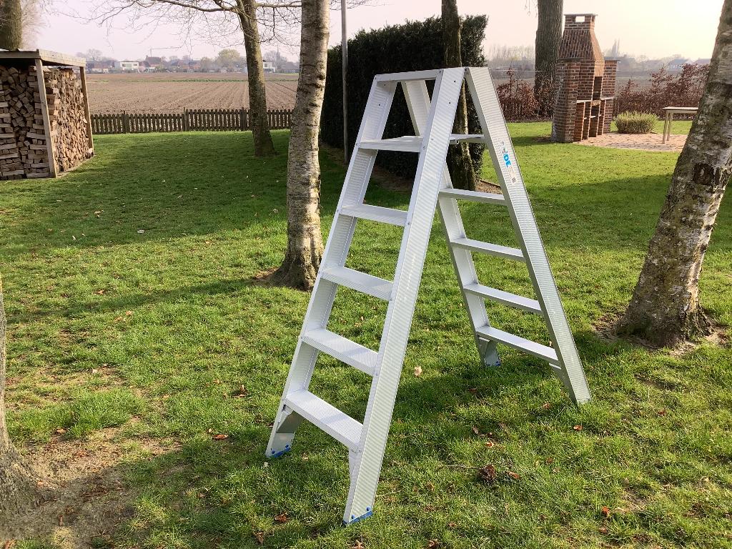 Alu trapladder solide, Ophalen, Zo goed als nieuw, Ladder, Opvouwbaar of Inschuifbaar