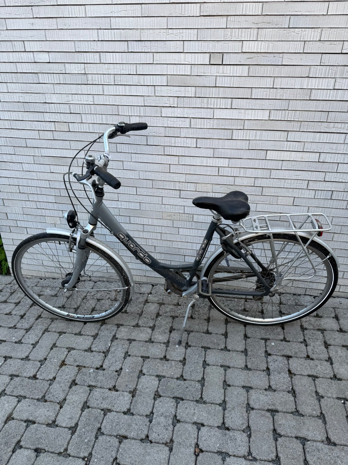 Stadsfiets - gebruikt - band is plat, Fietsen en Brommers, Ophalen, Zo goed als nieuw