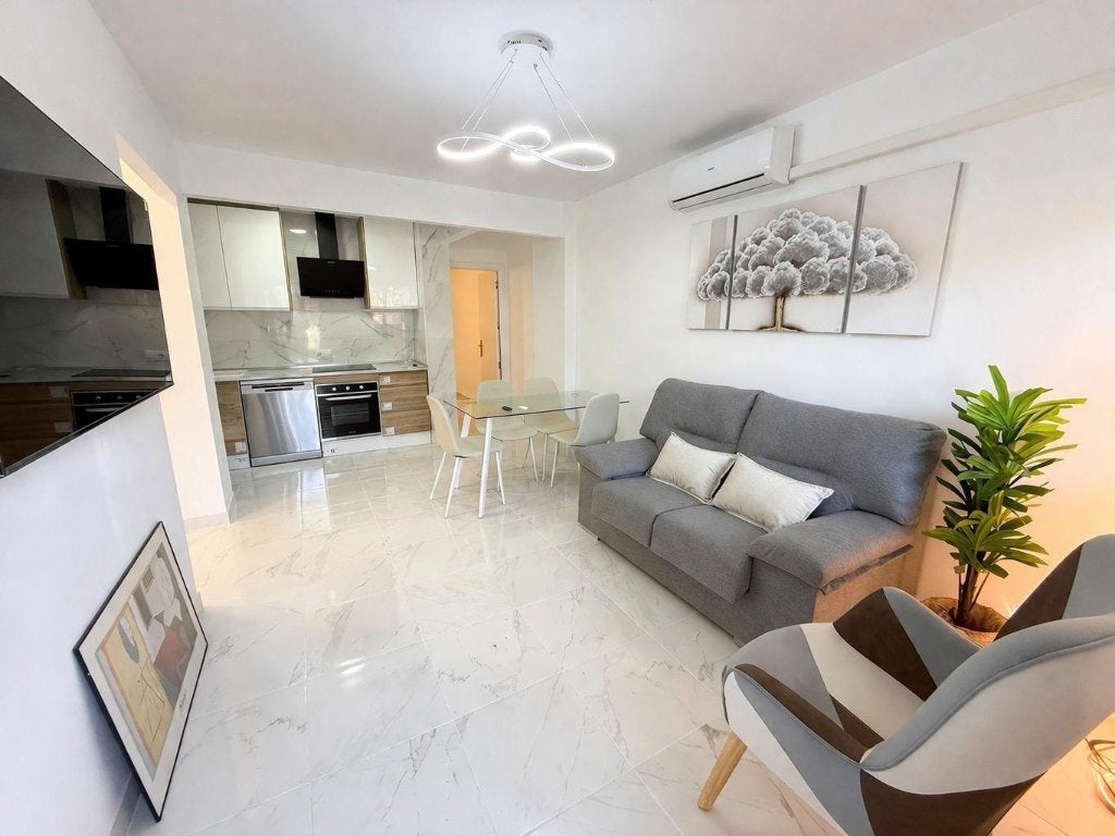 Appartement rénové à Torrevieja, Immo, Étranger, Espagne, Appartement, Autres