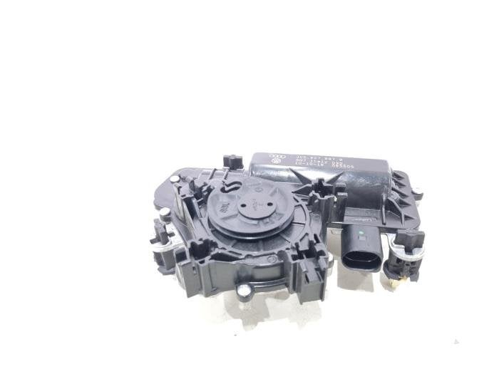 Moteur fermeture auxiliaire hayon d'un Audi A4, -, 3 mois de garantie, Audi, Utilisé
