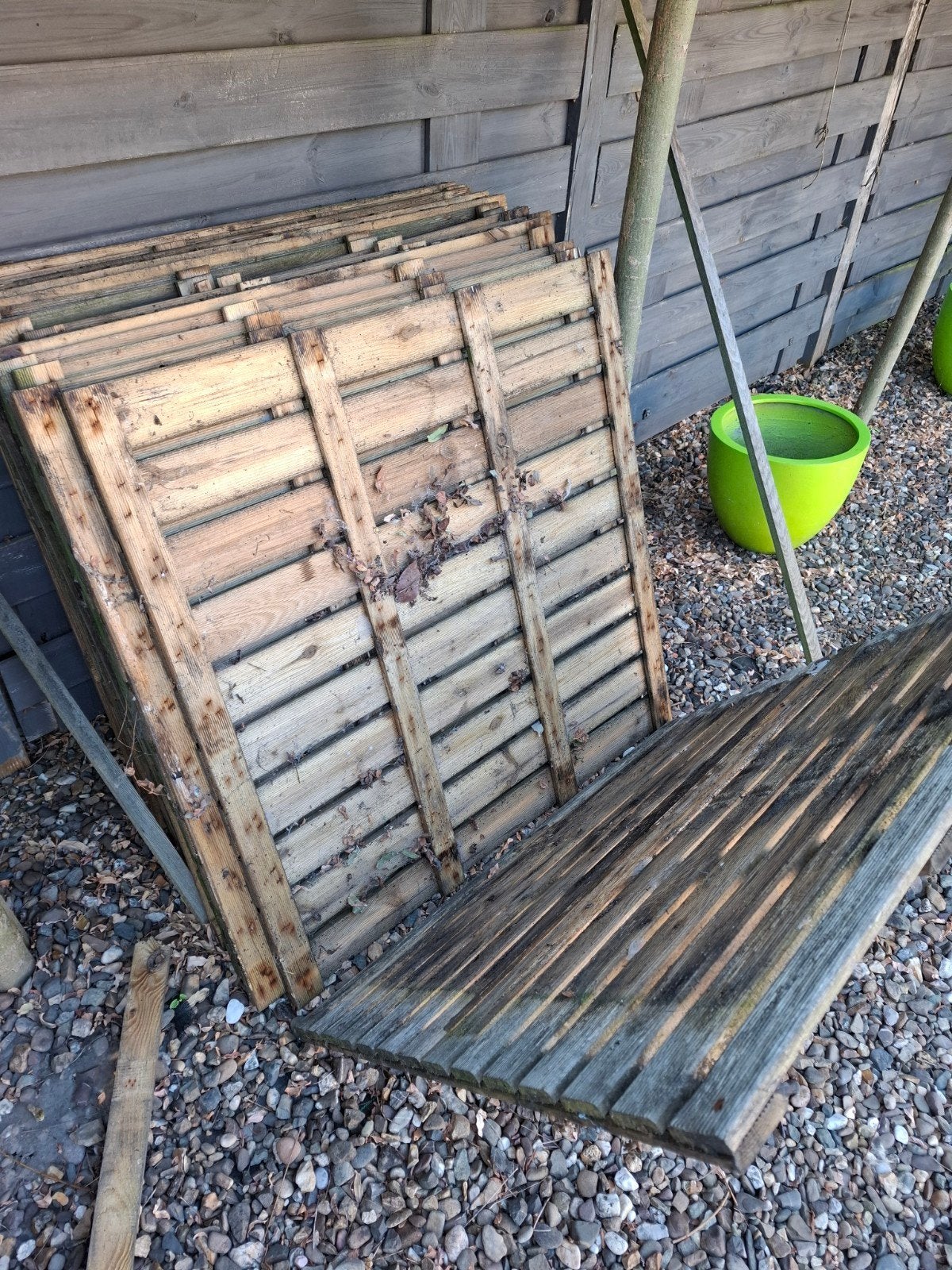 Palettes de terrasse gratuites pour cuire le bois, Enlèvement