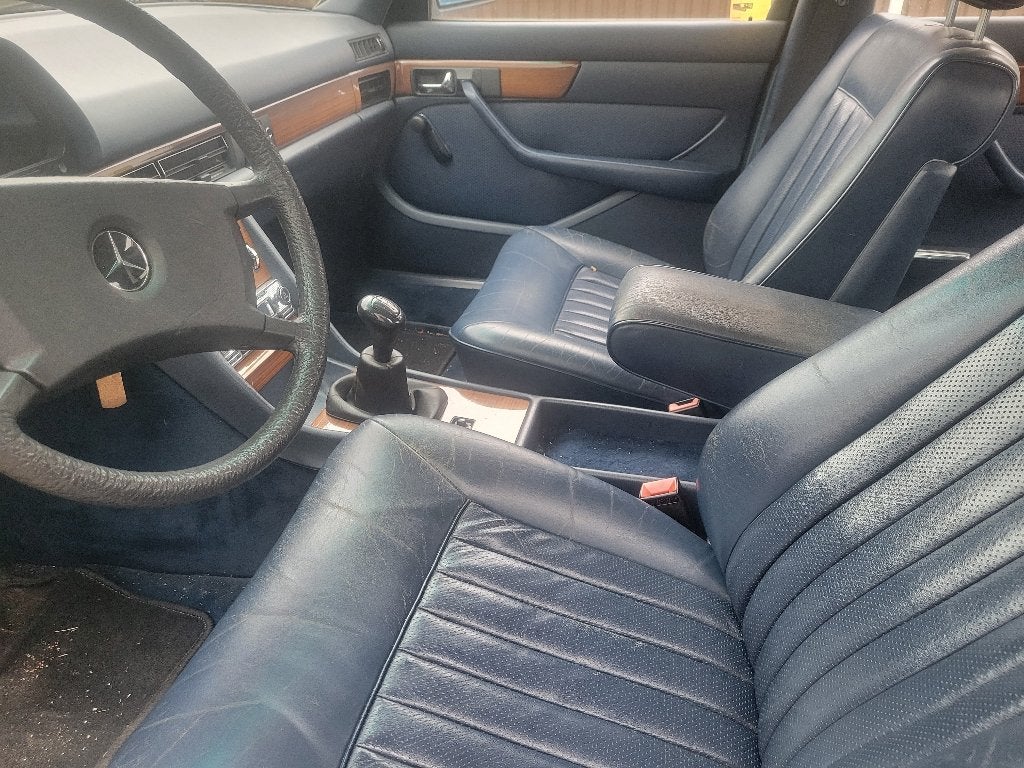 Mercedes 300 SE benzine handgeschakeld, Auto's, 4 deurs, Achterwielaandrijving, Beige, ABS