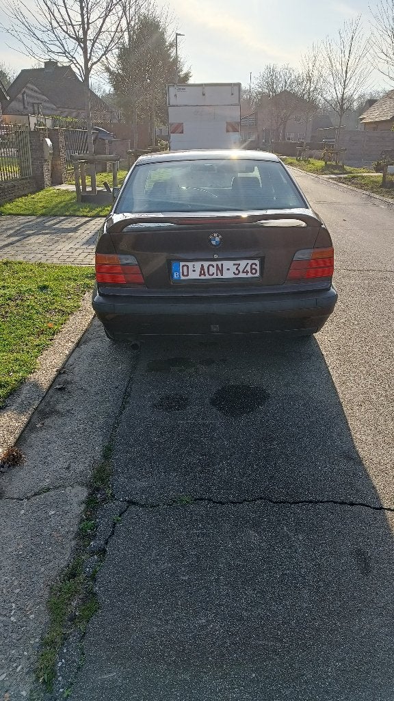 Bmw E36 sedan, Autos, Achat, Boîte manuelle, Autres couleurs, Noir