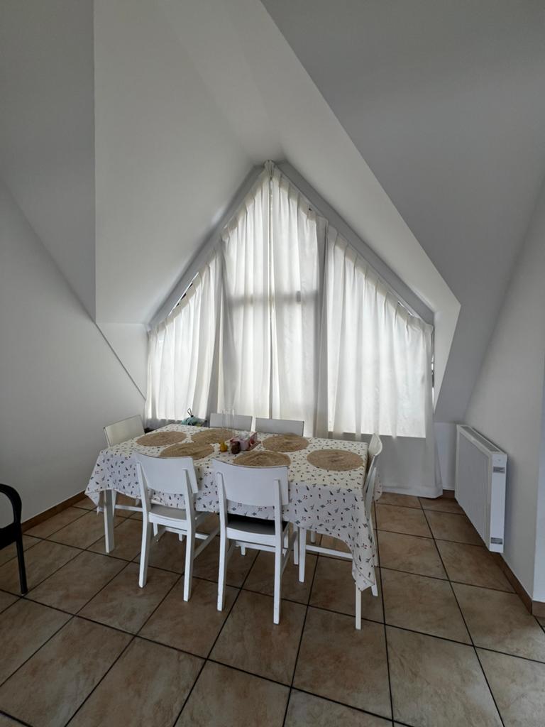 table avec six chaises, Enlèvement, Comme neuf