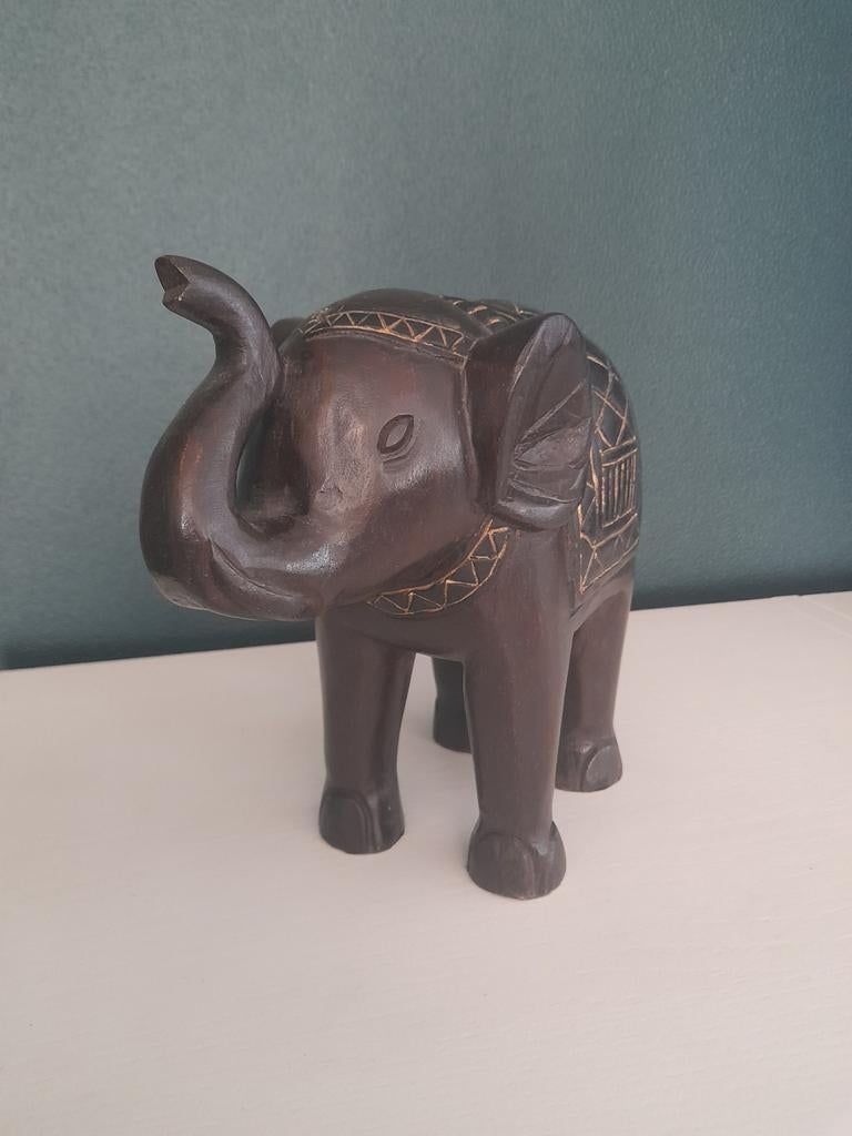 Houten olifant, Ophalen