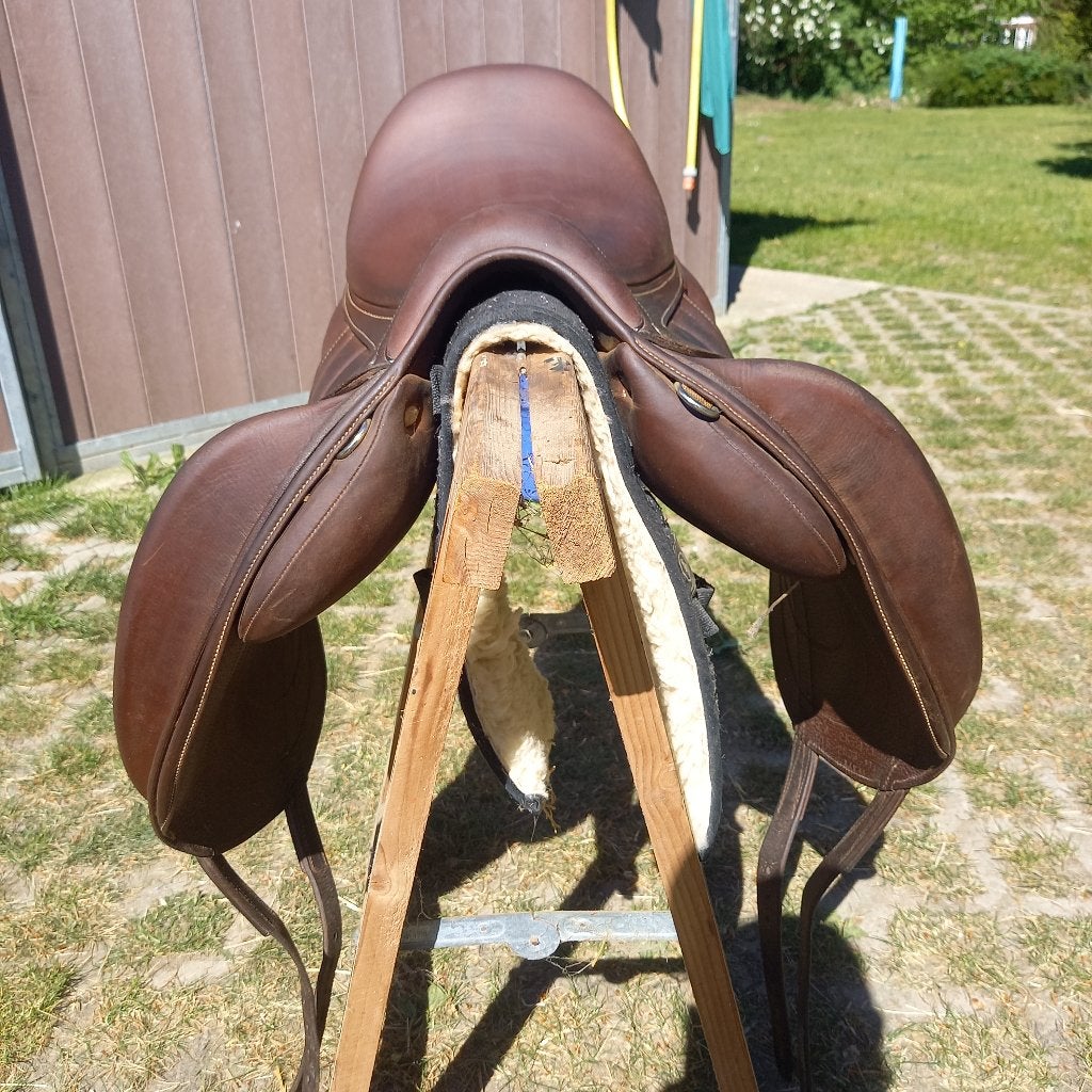 Dressuurzadel Antares, Animaux & Accessoires, Chevaux & Poneys | Selles, Utilisé, Dressage, Autres marques, L (17.5 pouces), Enlèvement ou Envoi