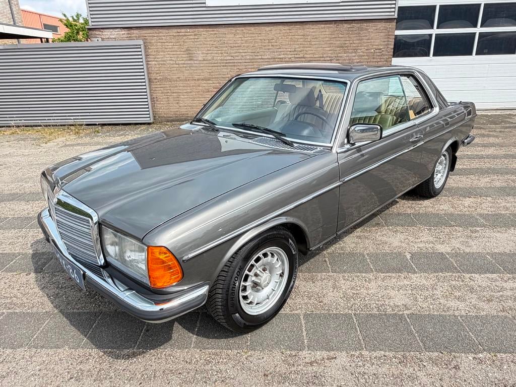 Mercedes-Benz 200-280 (W123) 280 CE 1977 Automaat open dak n, Auto's, Mercedes-Benz, Automaat, Achterwielaandrijving, Gebruikt