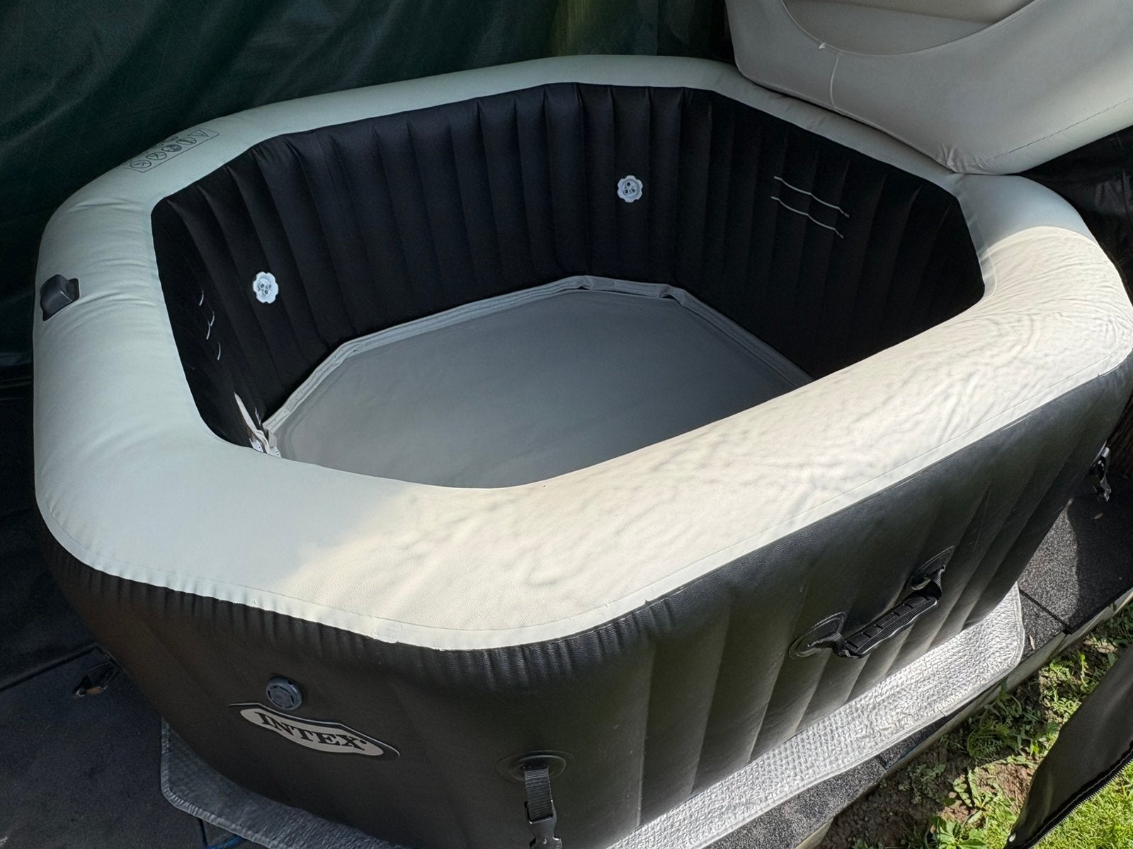 Intex Purespa Deluxe Bubble & Jets - 4 persoons, Tuin en Terras, Bubbelbaden en Hottubs, Nieuw, Opblaasbaar, Afdekzeil, Grondzeil