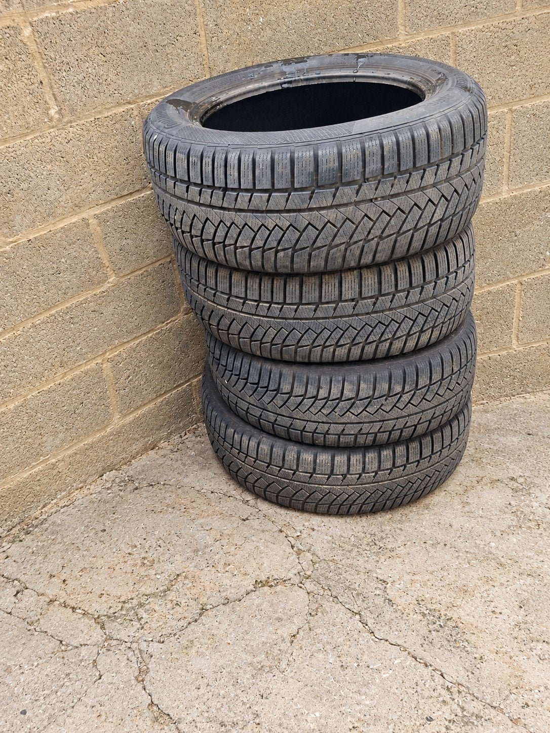 : 4 pneus hiver Continental 225/55 R17 – Très bon état, Enlèvement, Pneus hiver, Pneu(s)