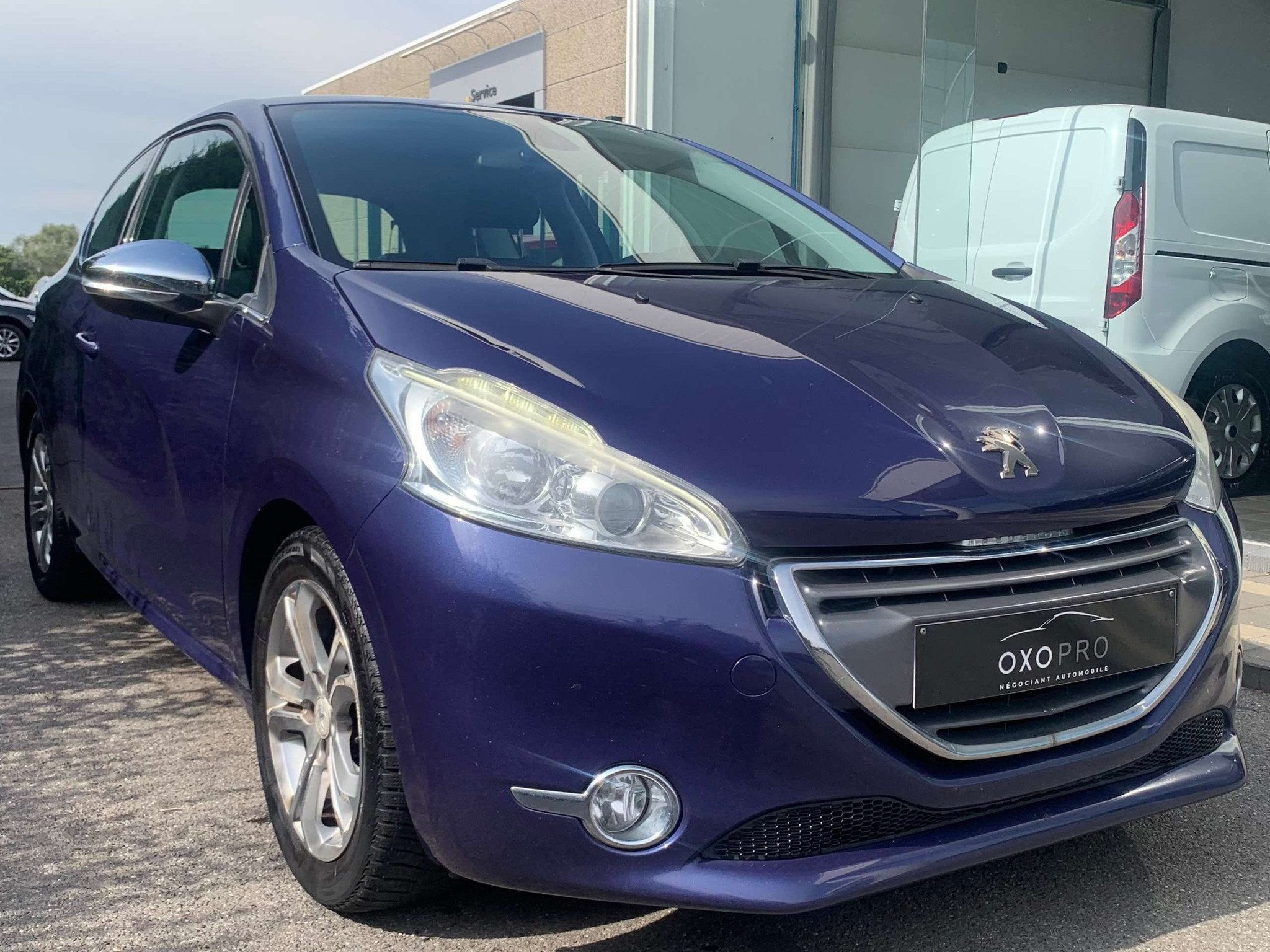 Peugeot 208 1.6i ESSENCE 120CV / ALLURE / GPS / CUIR / CLIM, Autos, Peugeot, Euro 5, Achat, Entreprise, Boîte manuelle