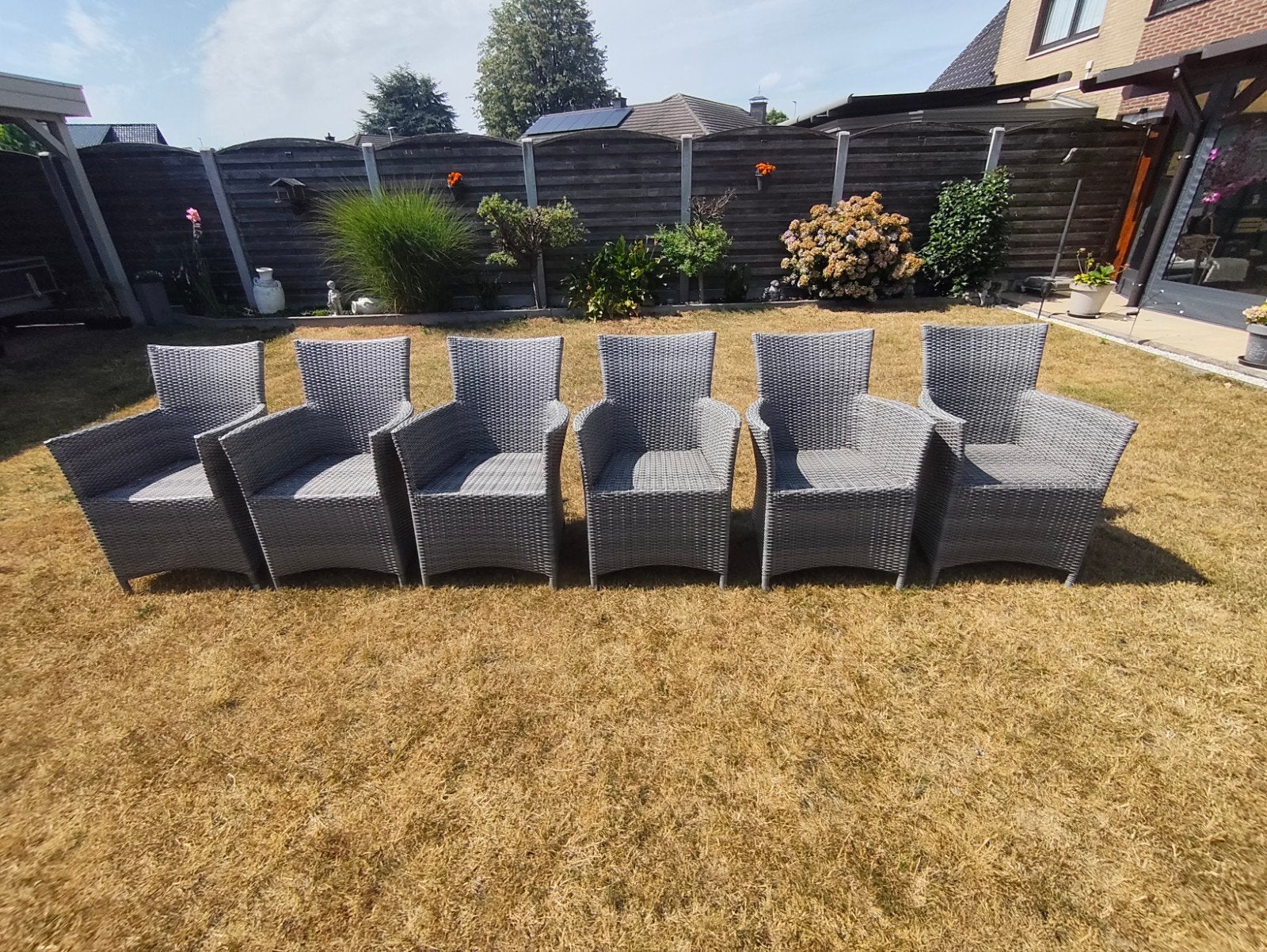 6 tuinstoelen, Ophalen