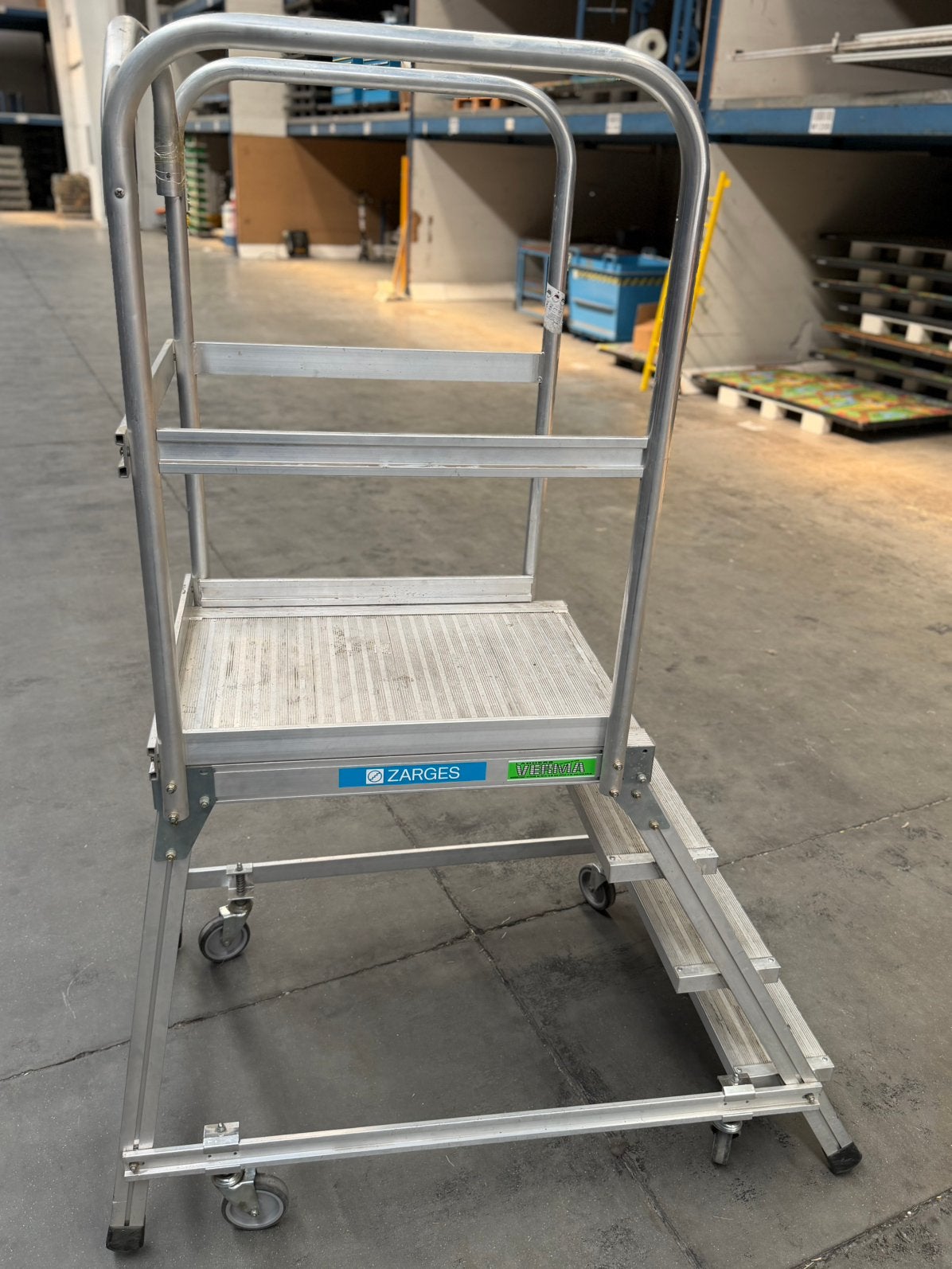 ZARGES Z600 verrijdb platformtrap/bordestrap draagver 150 kg, Doe-het-zelf en Bouw, Ophalen, Zo goed als nieuw