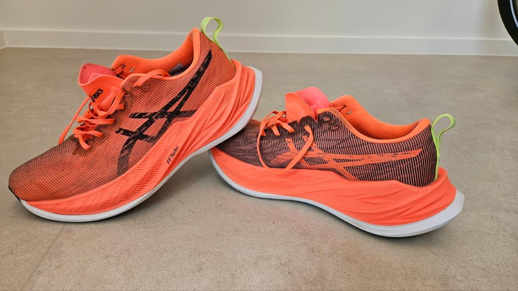 Asics Superblast maat 41,5, Hardloopschoenen, Ophalen of Verzenden, Zo goed als nieuw, Hardlopen