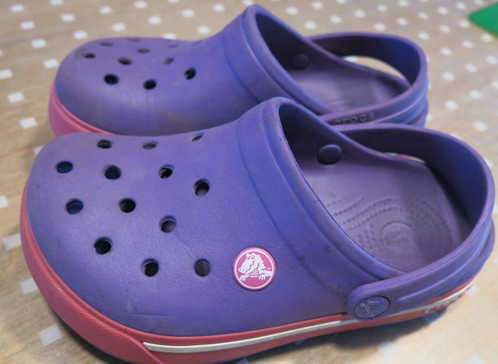 Crocs pointure 32-33, très bon état, Garçon ou Fille, Crocs, Enlèvement ou Envoi, Utilisé