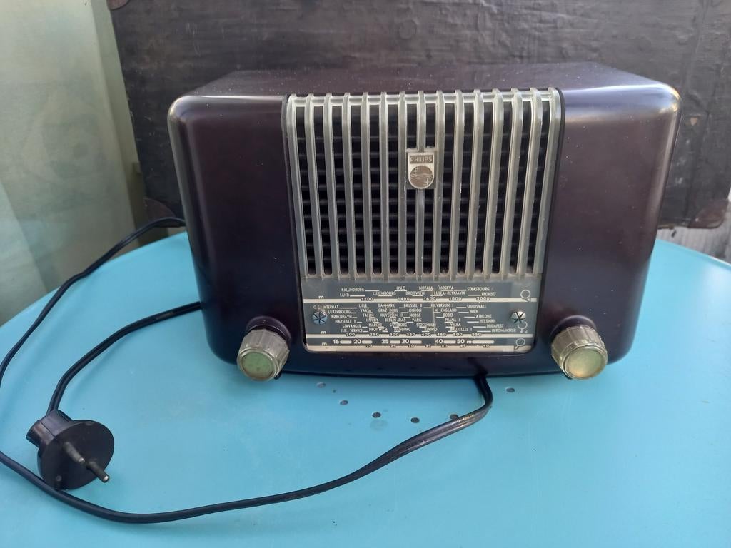 Ancienne radio à tube en bakélite Philips toujours en état d, Enlèvement