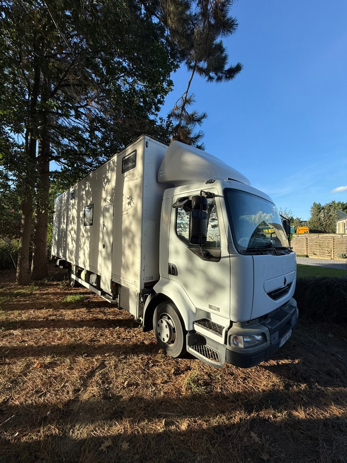 Kampeerwagen Renault midlum 18 dci met grote garage, Jusqu'à 5, Porte conducteur, Autres marques, Diesel