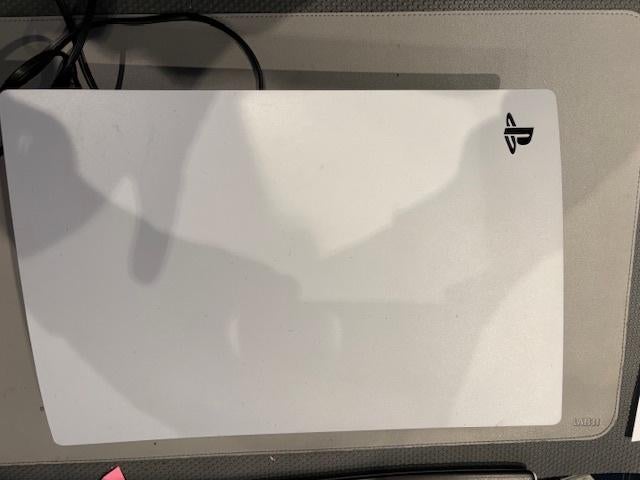 Sony PS5 in nieuwwstaat met 2 controlers en spel, Ophalen of Verzenden, Zo goed als nieuw