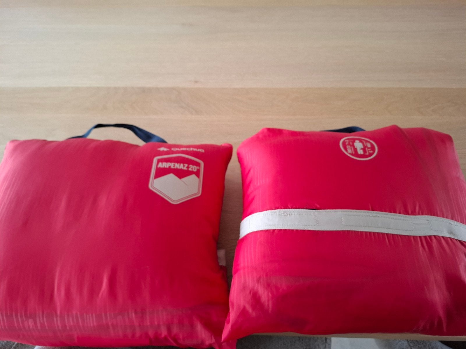 2 slaapzakken arpenaz 20 - rood, Caravanes & Camping, Enlèvement