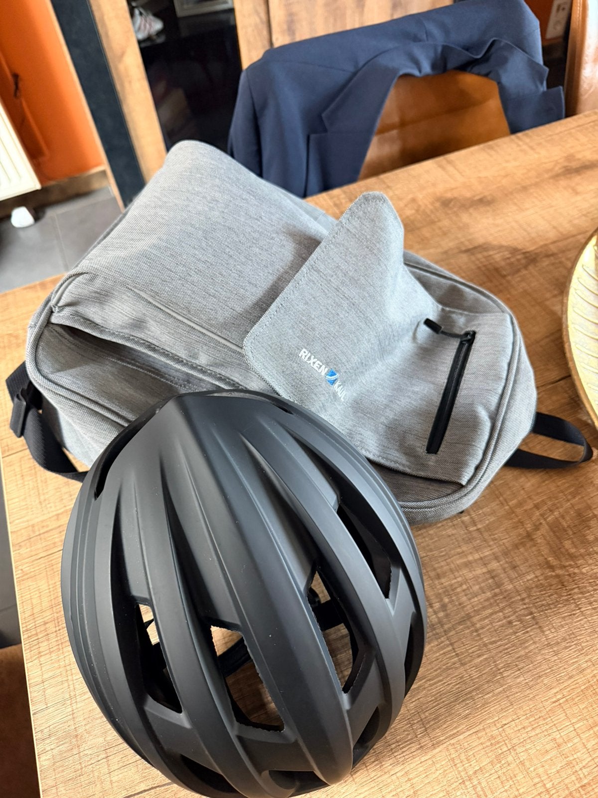 Casque et sac Neuf, Vélos & Vélomoteurs, Enlèvement ou Envoi, Comme neuf