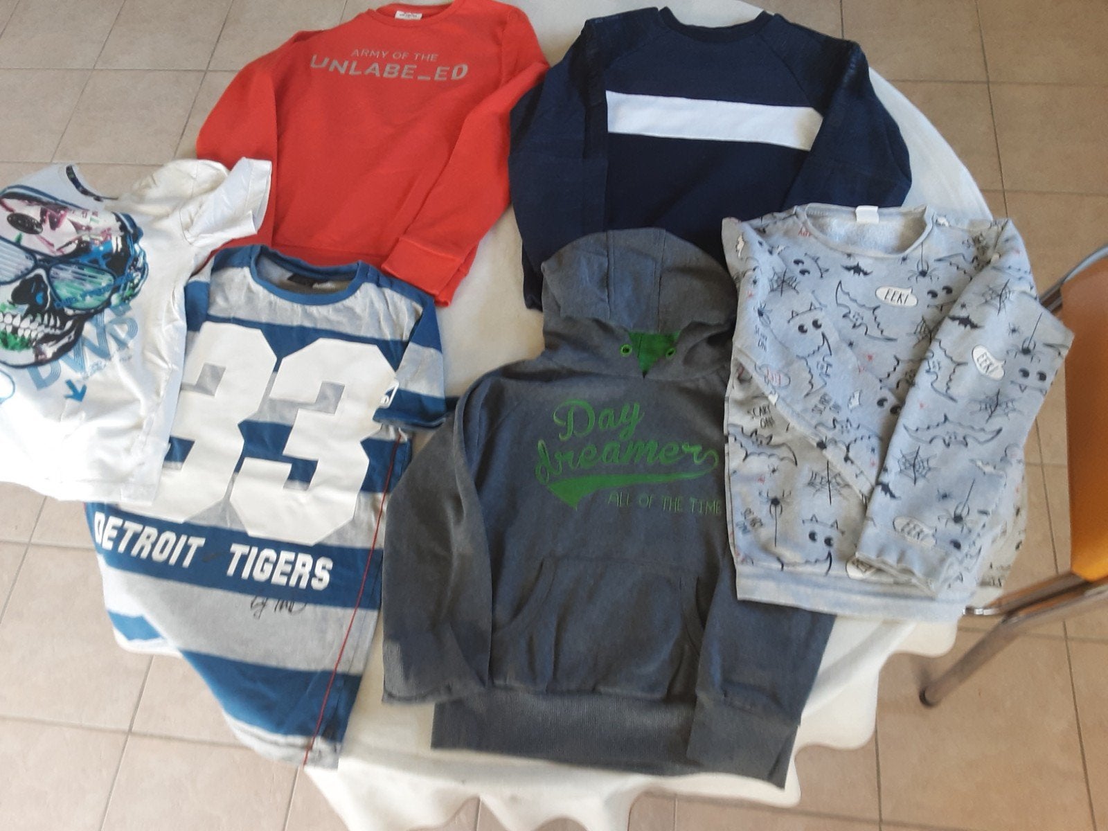 4 sweaters en 2 t’shirts maat 146
In goede staat
10 € voor a, Kinderen en Baby's, Ophalen of Verzenden