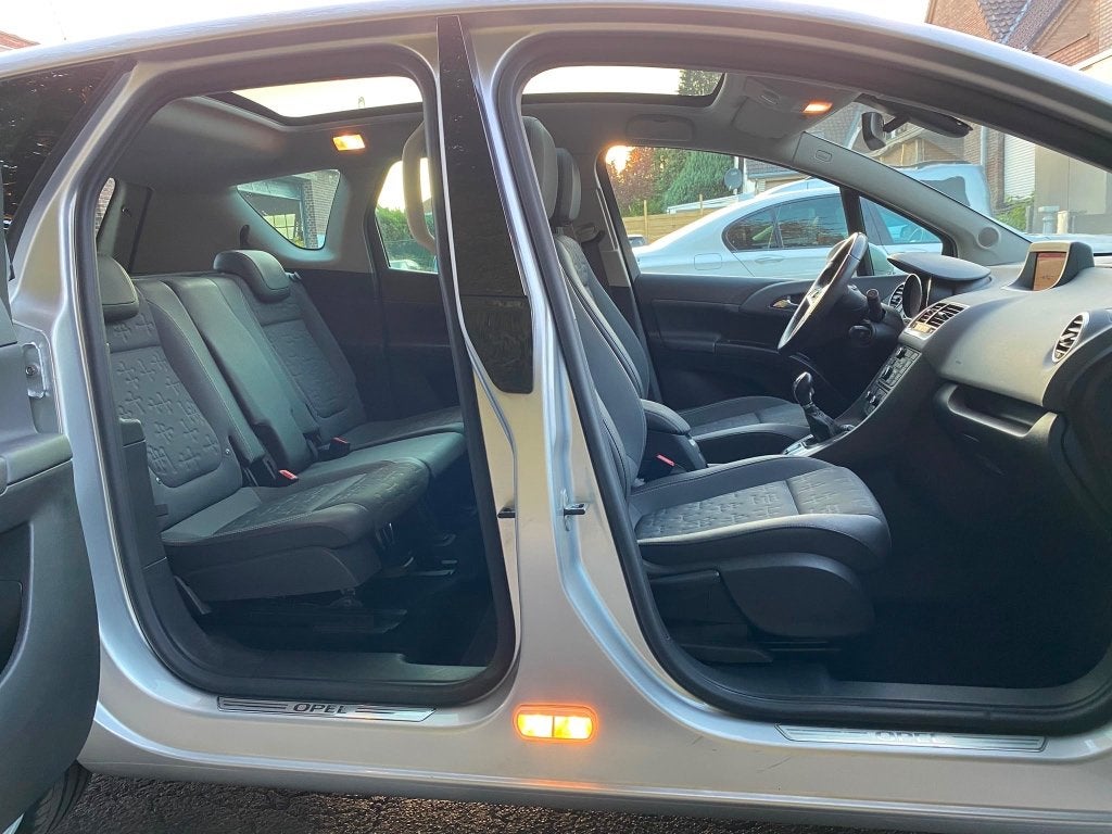 Opel Meriva Cosmo • 05/12/2014 • 163000.km • 1,4i/Essence, Argent ou Gris, Achat, Euro 6, Entreprise