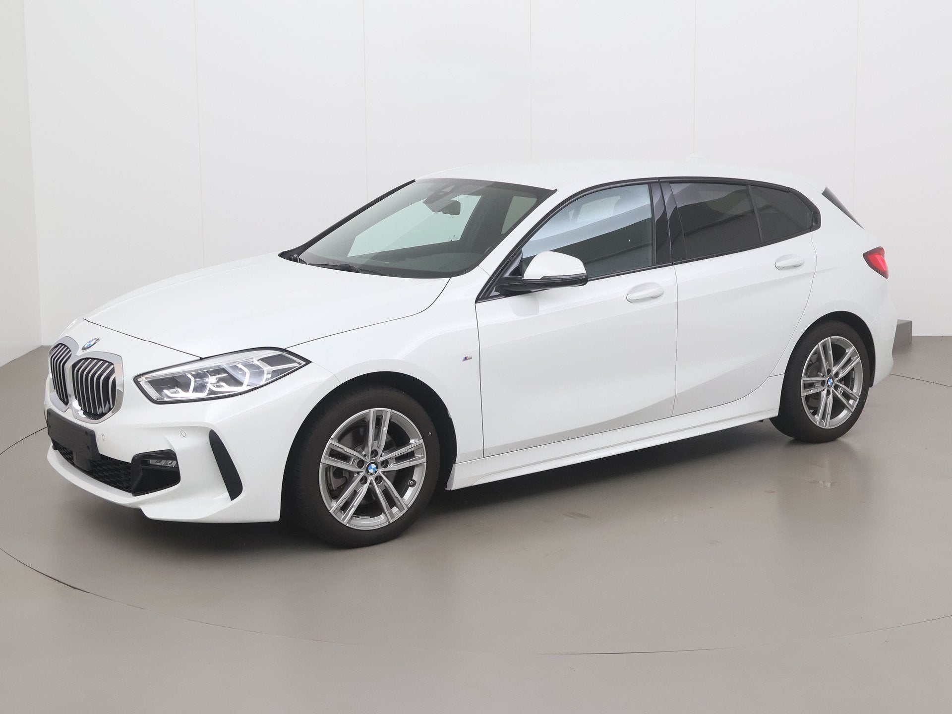 BMW 1 HATCH 118ia 136 AT, Auto's, Automaat, Overige modellen, Wit, Bedrijf