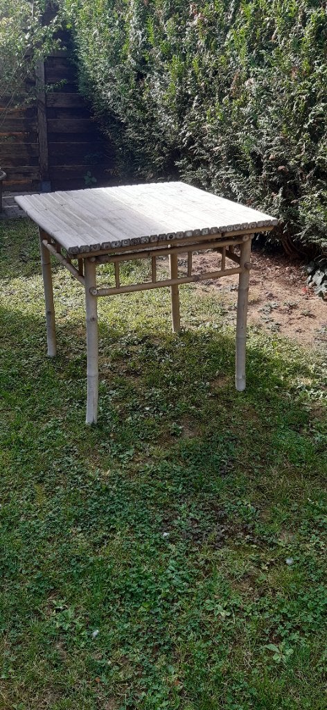 Bamboe tafel, Ophalen