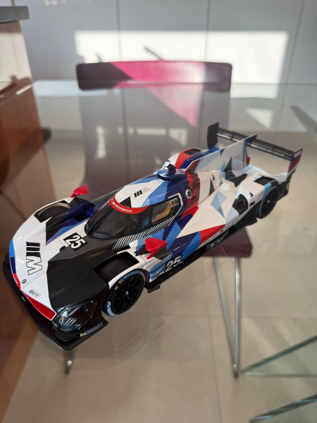 BMW M Hybrid V8 LMDh 1:18 sans boîte, Enlèvement ou Envoi, Comme neuf, Voiture