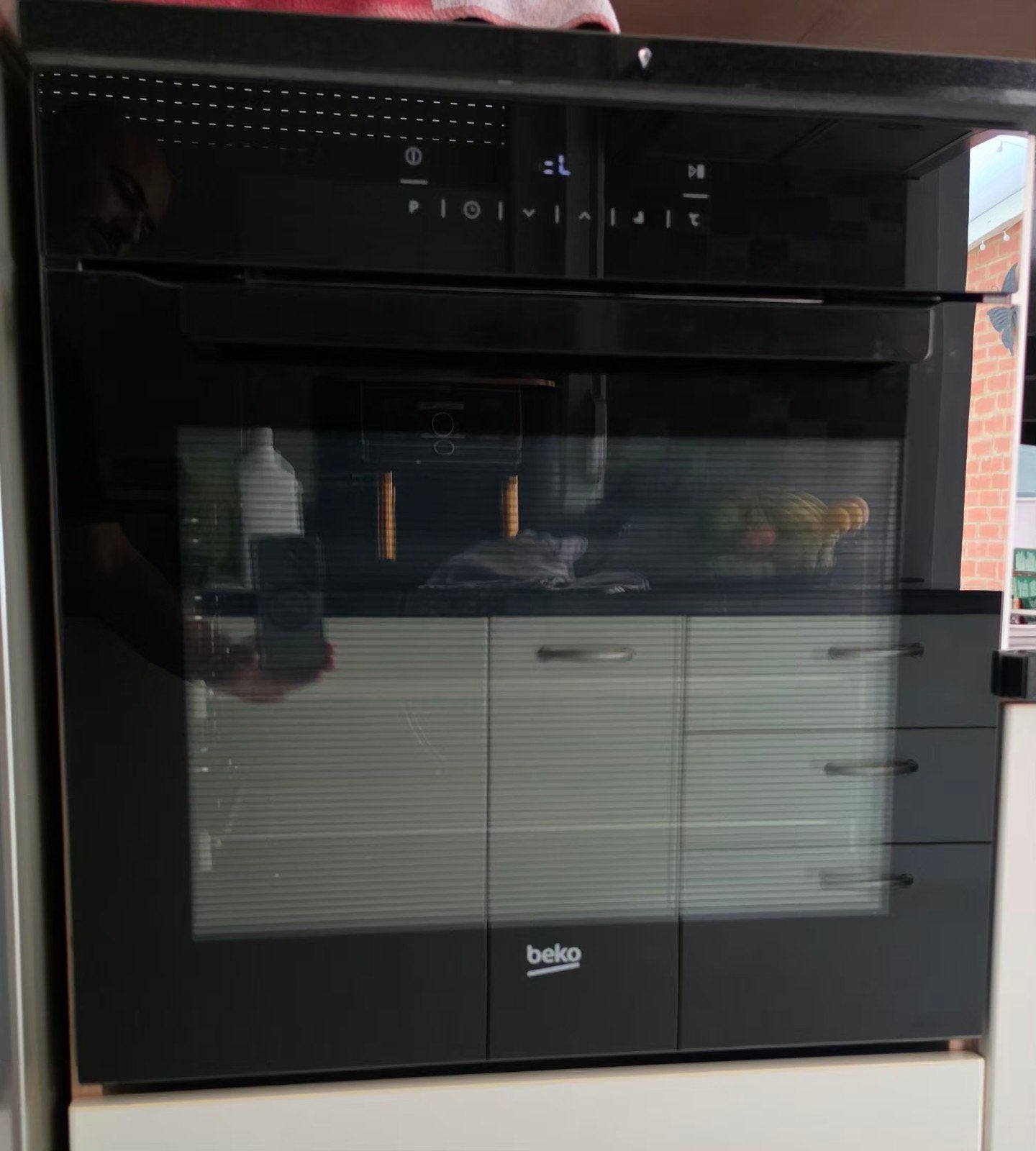 Beko full-touch oven met pyrolyse. Heel schoon, Ophalen, Zo goed als nieuw, Met timer, Kijkvenster