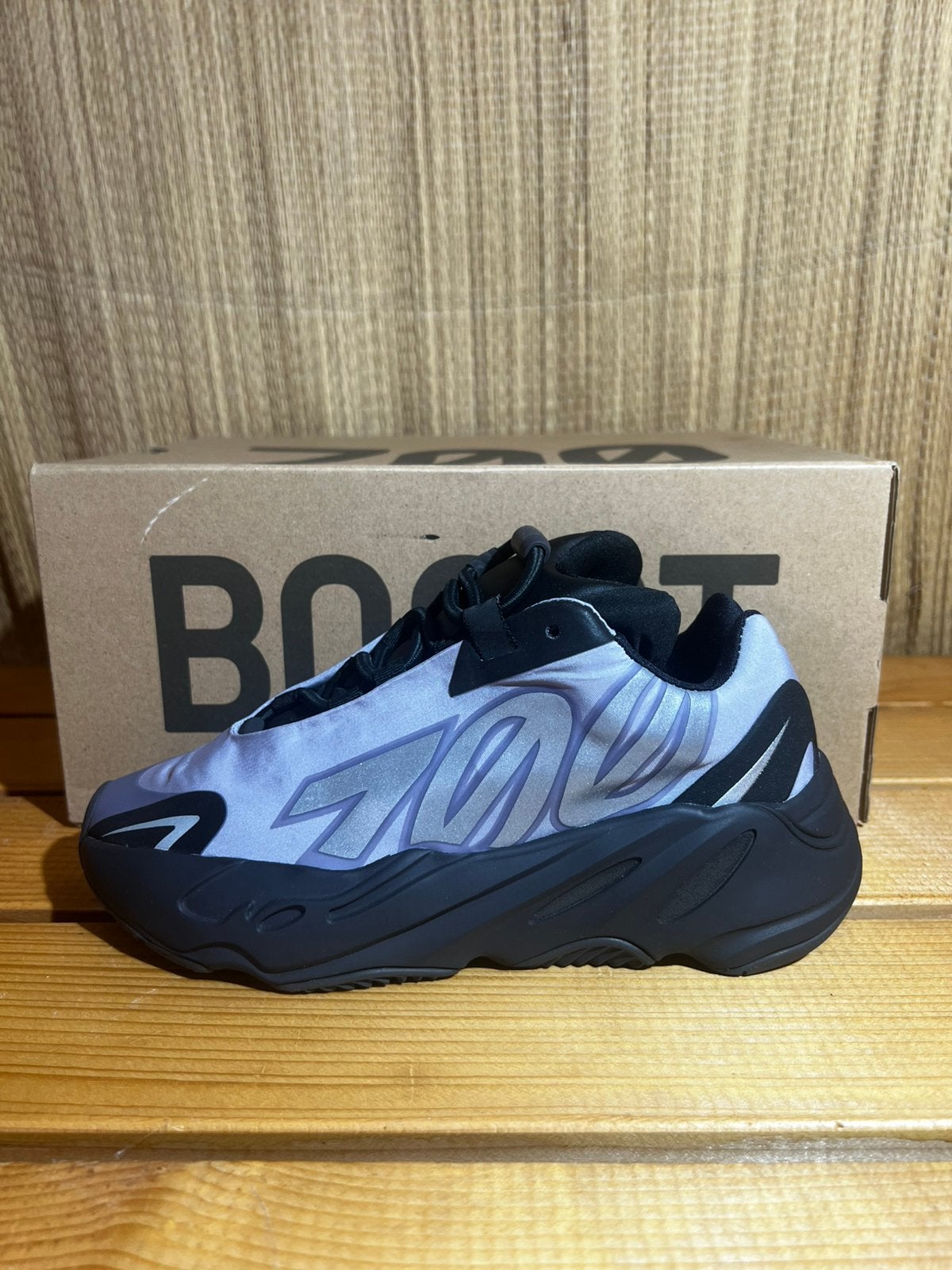 Adidas Yeezy Boost 700 MNVN Geode - Nieuw in doos, Neuf, Enlèvement ou Envoi, Autres couleurs, Baskets