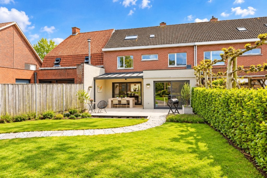 Instapklare en ruime gezinswoning, 200 tot 500 m², 205 m², Roeselare, 783 UC