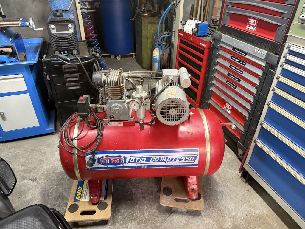 compressor, Doe-het-zelf en Bouw, 100 liter of meer, Ophalen, Gebruikt, 6 tot 10 bar
