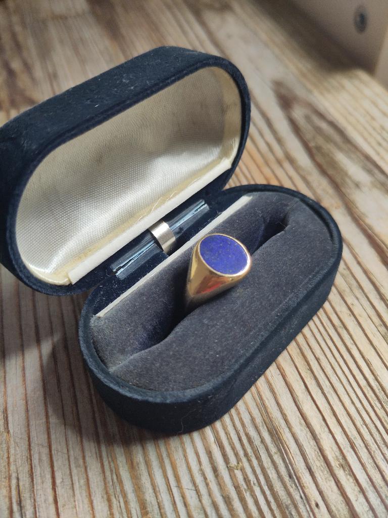 Bague chevalière or massif et lapis lazuli, Enlèvement ou Envoi, 18 à 19, Femme ou Homme, Or