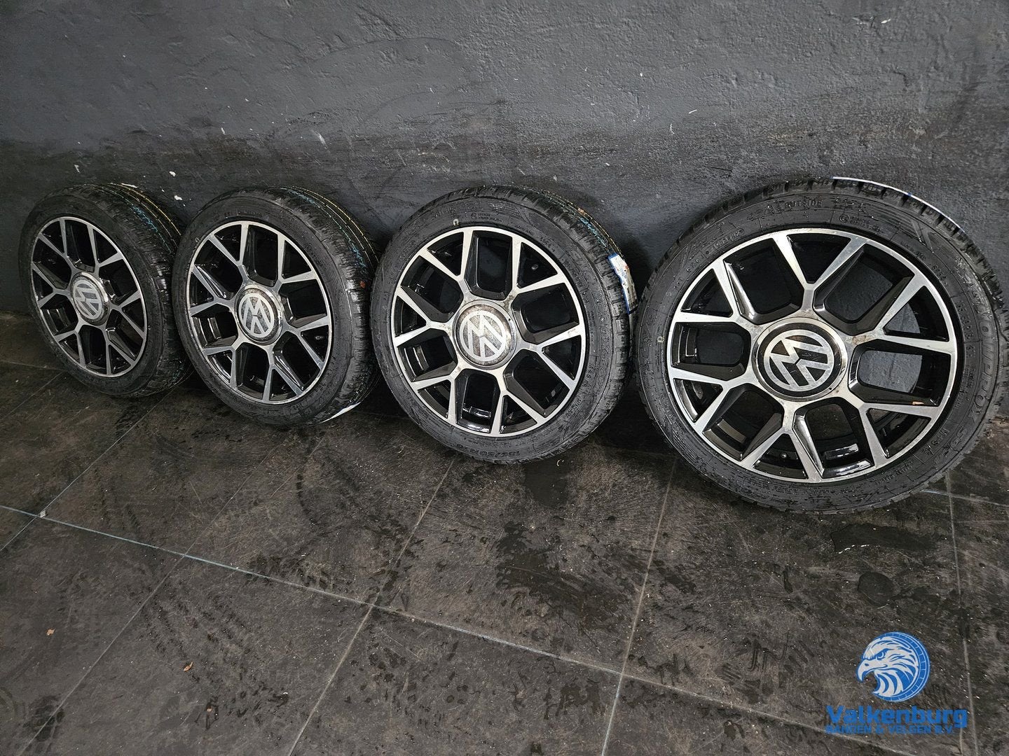 8mm! VW UP! GTI look 16 inch zwarte velgen 4x100 winterbande, Auto-onderdelen, Gebruikt, -, Banden en Velgen, -