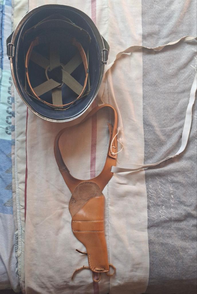 Holster en helm + liner Rijkswacht., Verzamelen, Ophalen, Rijkswacht, Overige typen