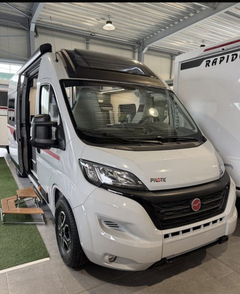 Fourgon neuf Pilote V630j en boite auto !! En location, Caravans en Kamperen, Mobilhomes, Automaat, Chemisch toilet, Koelkast