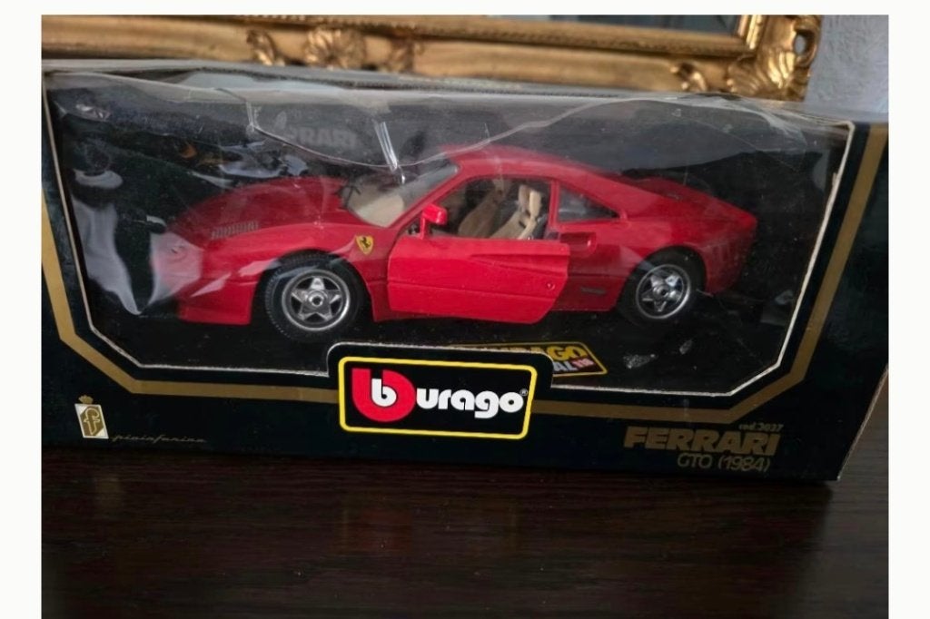 1 / 18 Bburago Ferrari GTO 1984, Hobby & Loisirs créatifs, Voitures miniatures | 1:18, Enlèvement, Comme neuf, Voiture, Burago