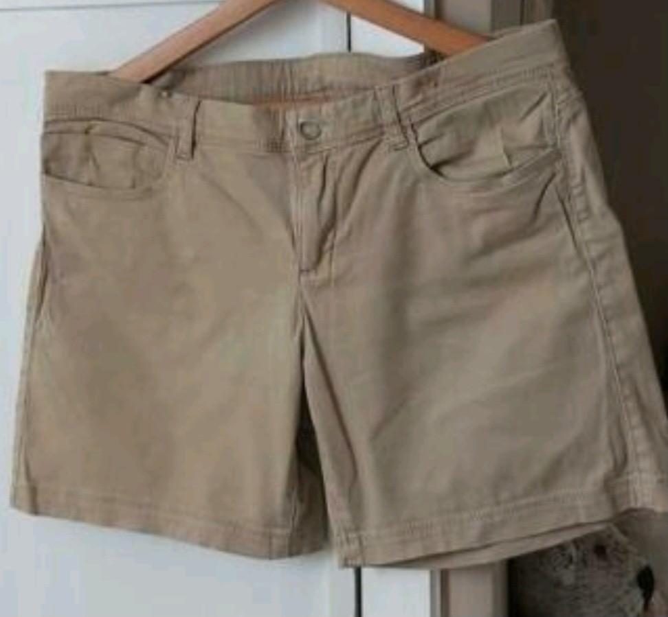 Klassiek korte broek large., Kleding | Dames, Ophalen of Verzenden, Zo goed als nieuw, Maat 42/44 (L), Kort