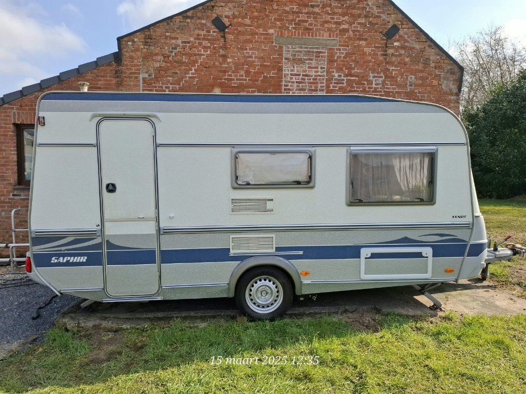 Fendt Saphir 450QF met voortent, 2x luifels, keuken en acce, Caravans en Kamperen, Standaardzit, Schokbreker, Tot en met 4, 1000 - 1250 kg