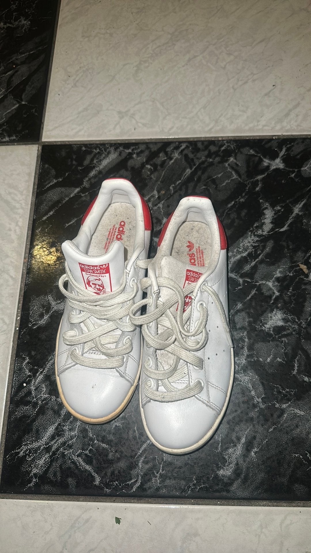 Stan Smith Adidas rood-witte sneaker, Ophalen, Zo goed als nieuw