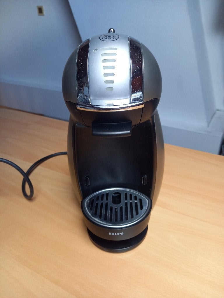 Appareil Dolce Gusto Krups, Machine à espresso, Réservoir d'eau amovible, Dosettes et capsules de café, Comme neuf