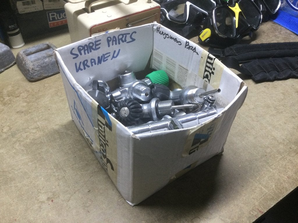 Spare Parts Scuba Valves for Sale “ 25€ All In The Box “, Enlèvement