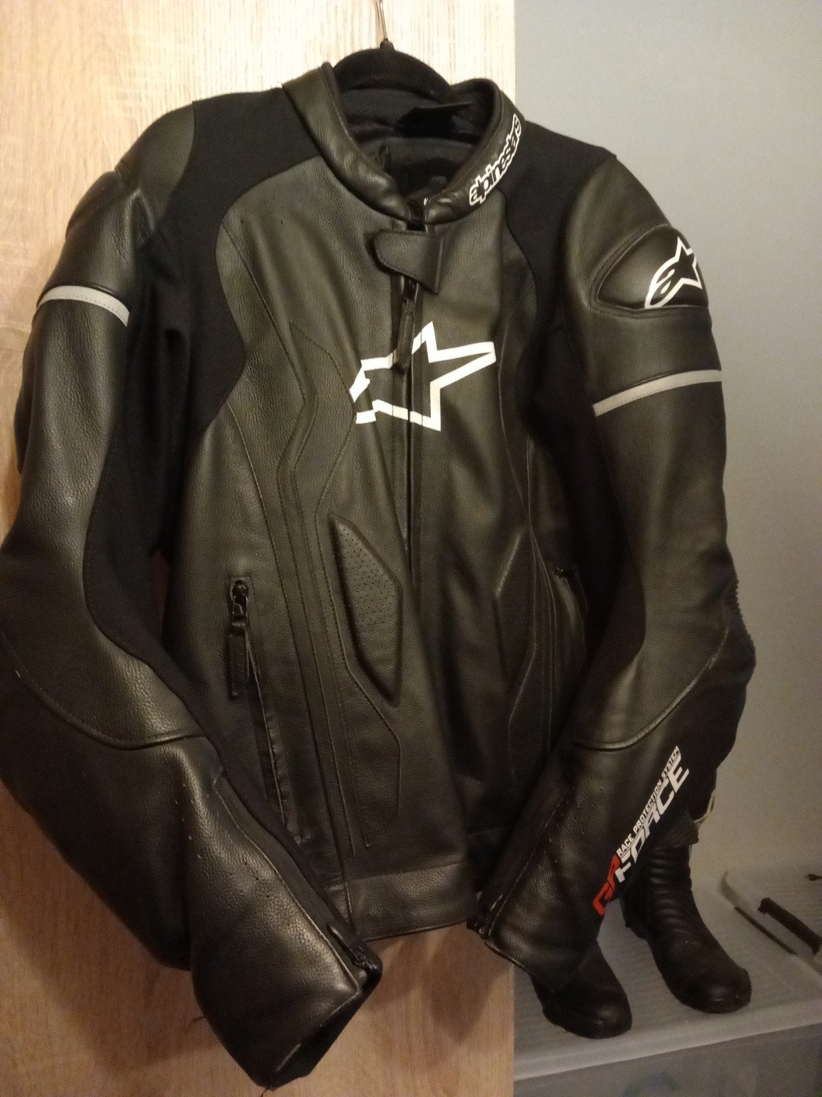 Alpinestars lederen motorjas, Ophalen