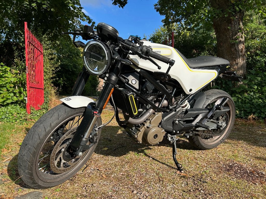 Prachtige Husqvarna Vitpilen 401 2019 Akrapovic Uitlaat, Motoren, Motoren | Husqvarna, Occasion, Particulier, 373 cc, Minimaal motorrijbewijs A2