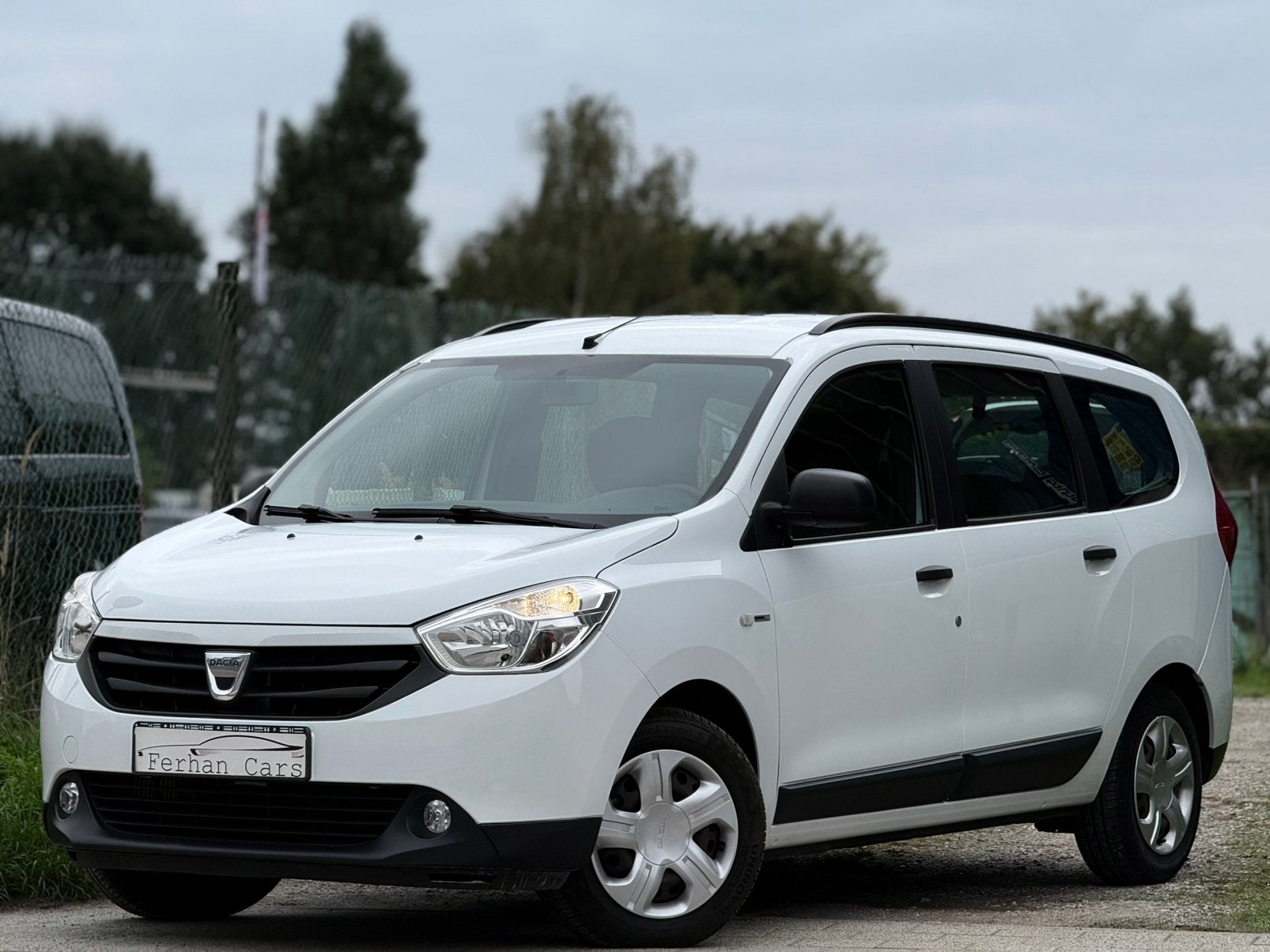 Dacia Lodgy 1.2 TCe • 2017 • 7 zit • Euro6b • 44.440 KM, Auto's, Voorwielaandrijving, Handgeschakeld, 5 deurs, https://public.car-pass.be/vhr/9b73319f-3c54-4d8e-b158-c75443daace5