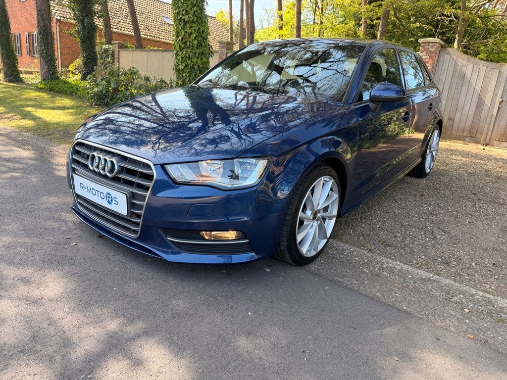 Audi A3 / 1.6 Tdi / Eur 6 / weinig km, Auto's, Audi, Voorwielaandrijving, Euro 6, Blauw, Start-stop-systeem