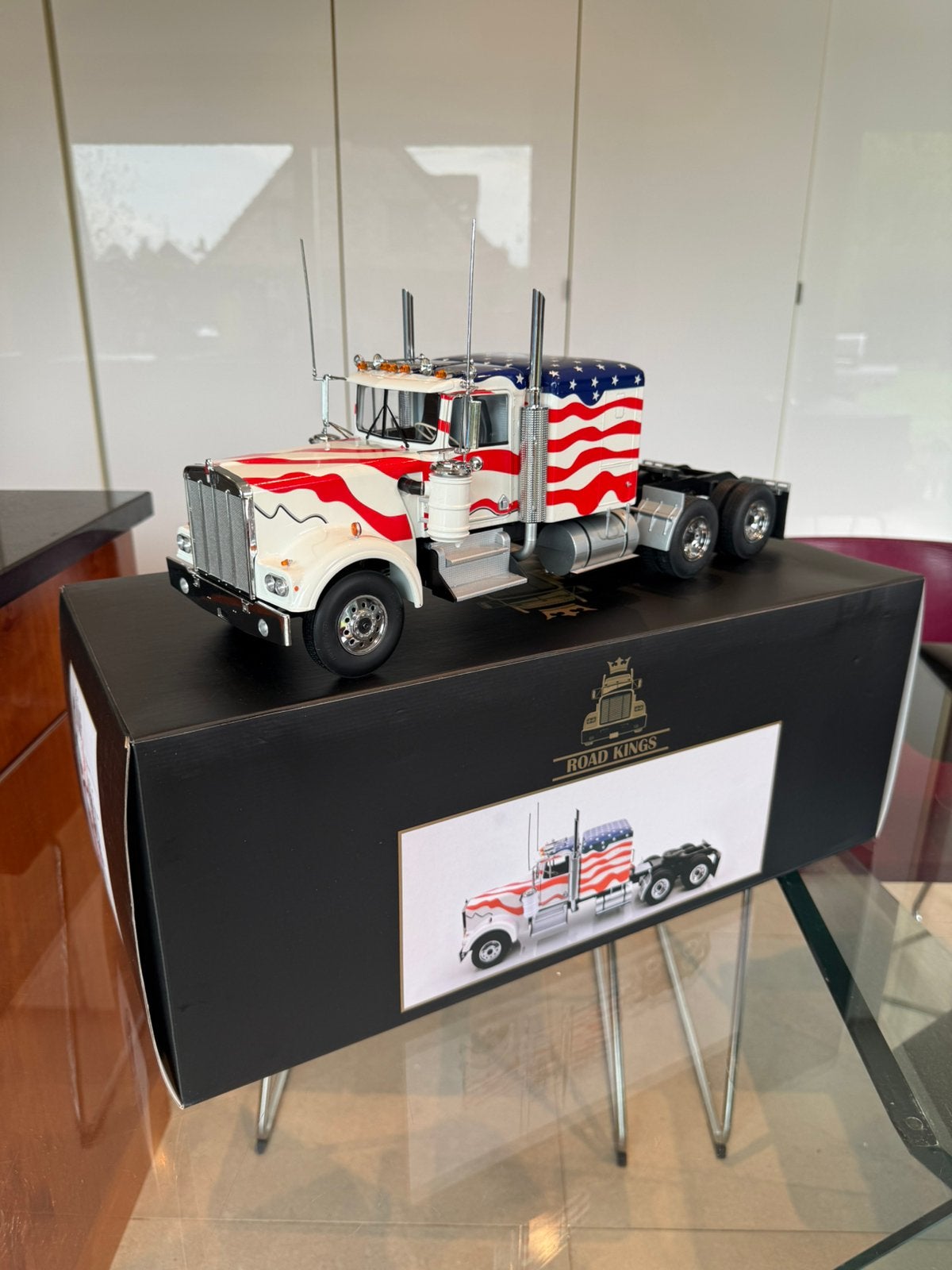 du Kenworth W900 Stars & Stripes  Road Kings 1:18, Hobby & Loisirs créatifs, Enlèvement ou Envoi, Comme neuf, Voiture, Autres marques