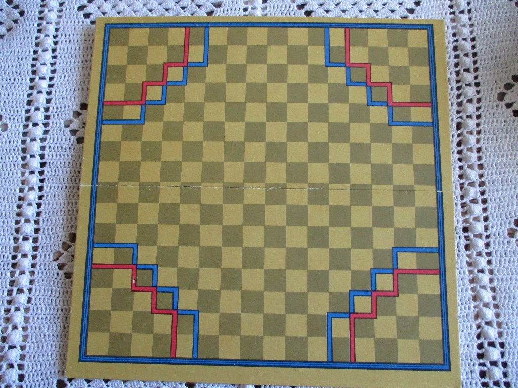 Jeux de société/boîte de 8 jeux. (football, dames), 1 ou 2 joueurs, Enlèvement ou Envoi, Utilisé, Jeu de voyage