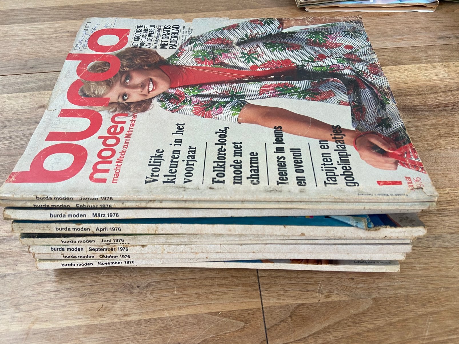 Burda jaargang ‘76 in degelijke staat, Hobby en Vrije tijd, Kledingpatronen, Ophalen of Verzenden, Zo goed als nieuw, Burda